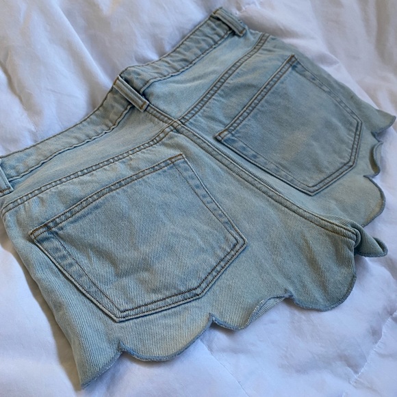 H&M Scalloped Denim Shorts Size 2 - Picture 4 of 6